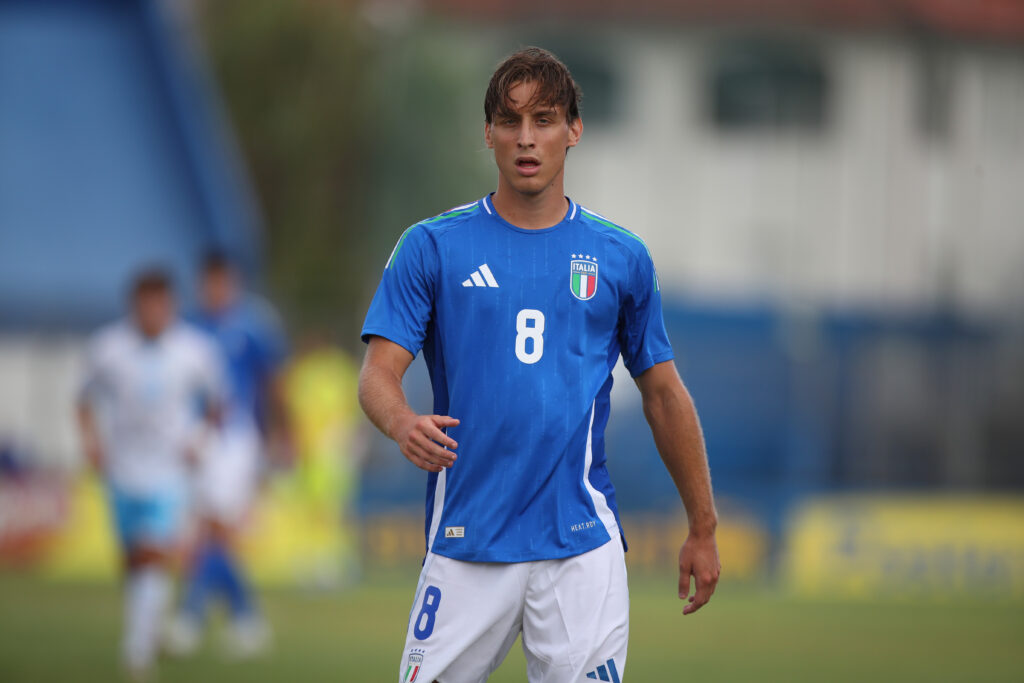 Fiorentina, paura per Bove: lascia il ritiro dell'Under 21