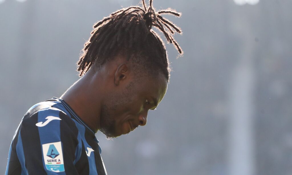 Atalanta, si ferma Kossounou: almeno un mese di stop, salta la Juve