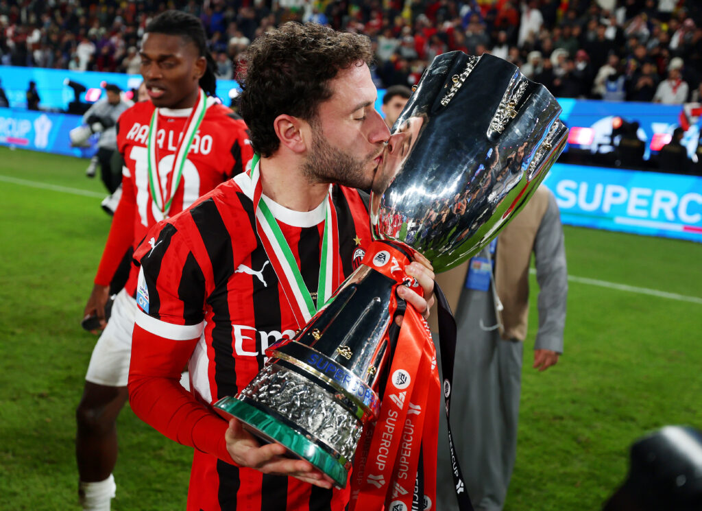 Milan-Cagliari, torna Calabria dal 1', ballottaggio Wieteska-Palomino al fianco di Luperto: le probabili formazioni