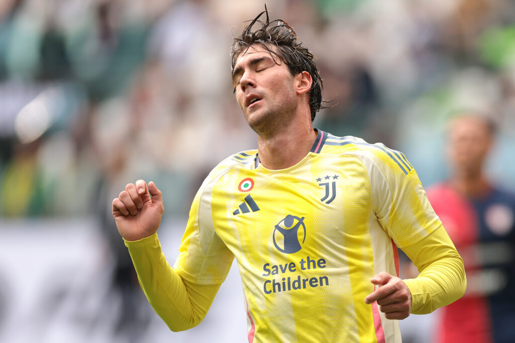 Juventus, leggero affaticamento muscolare per Vlahovic: la situazione