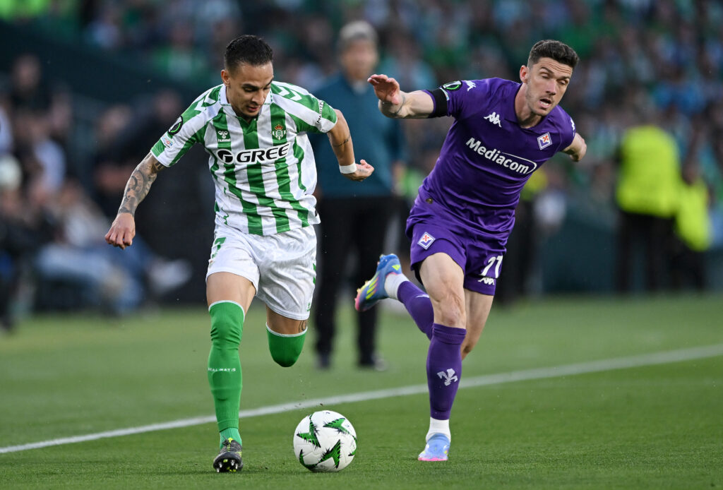 Fiorentina, Gosens ci sarà contro il Betis: smaltito il virus intestinale