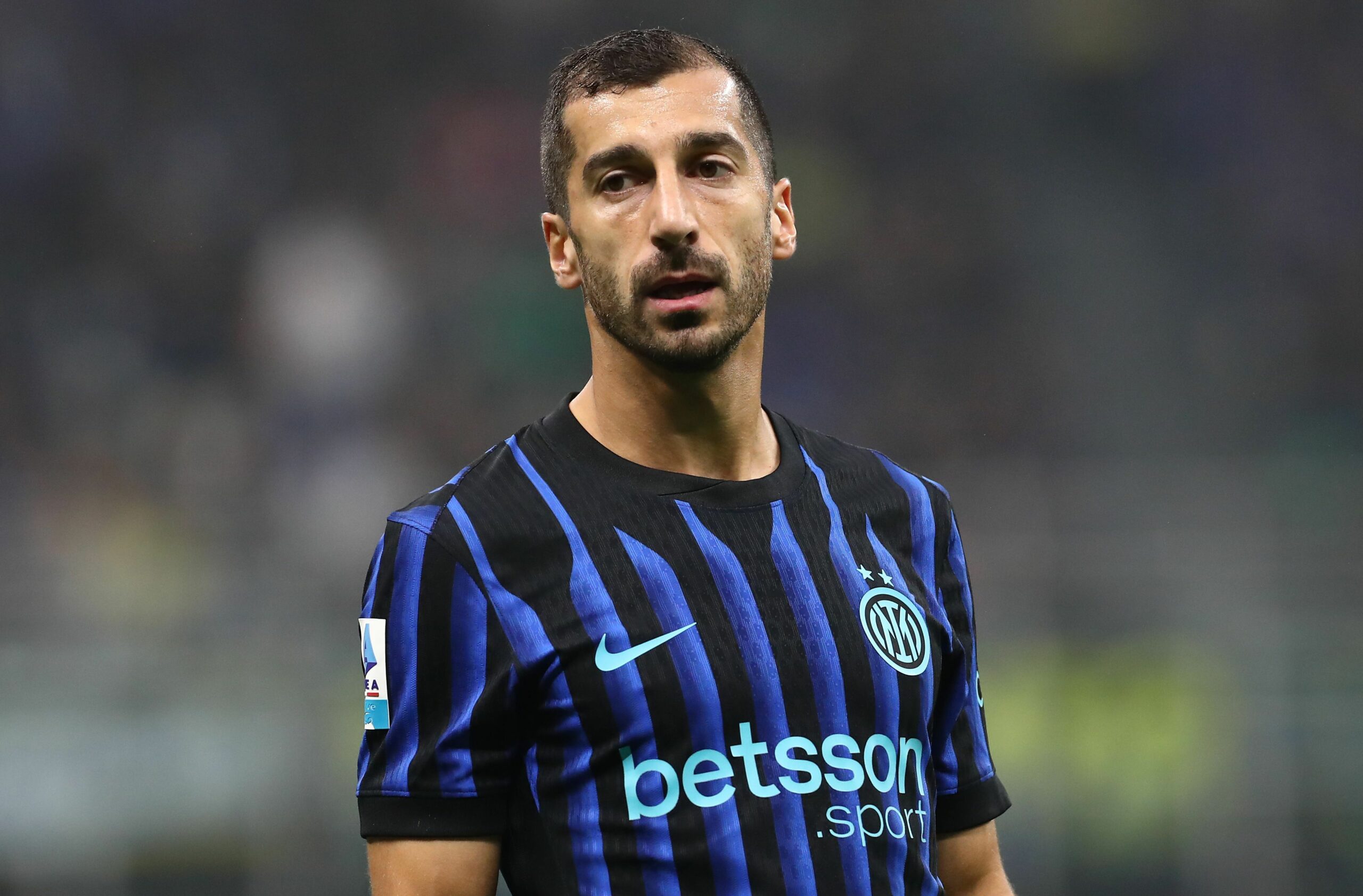 Inter, infortunio per Mkhitaryan contro il Napoli: cosa è successo