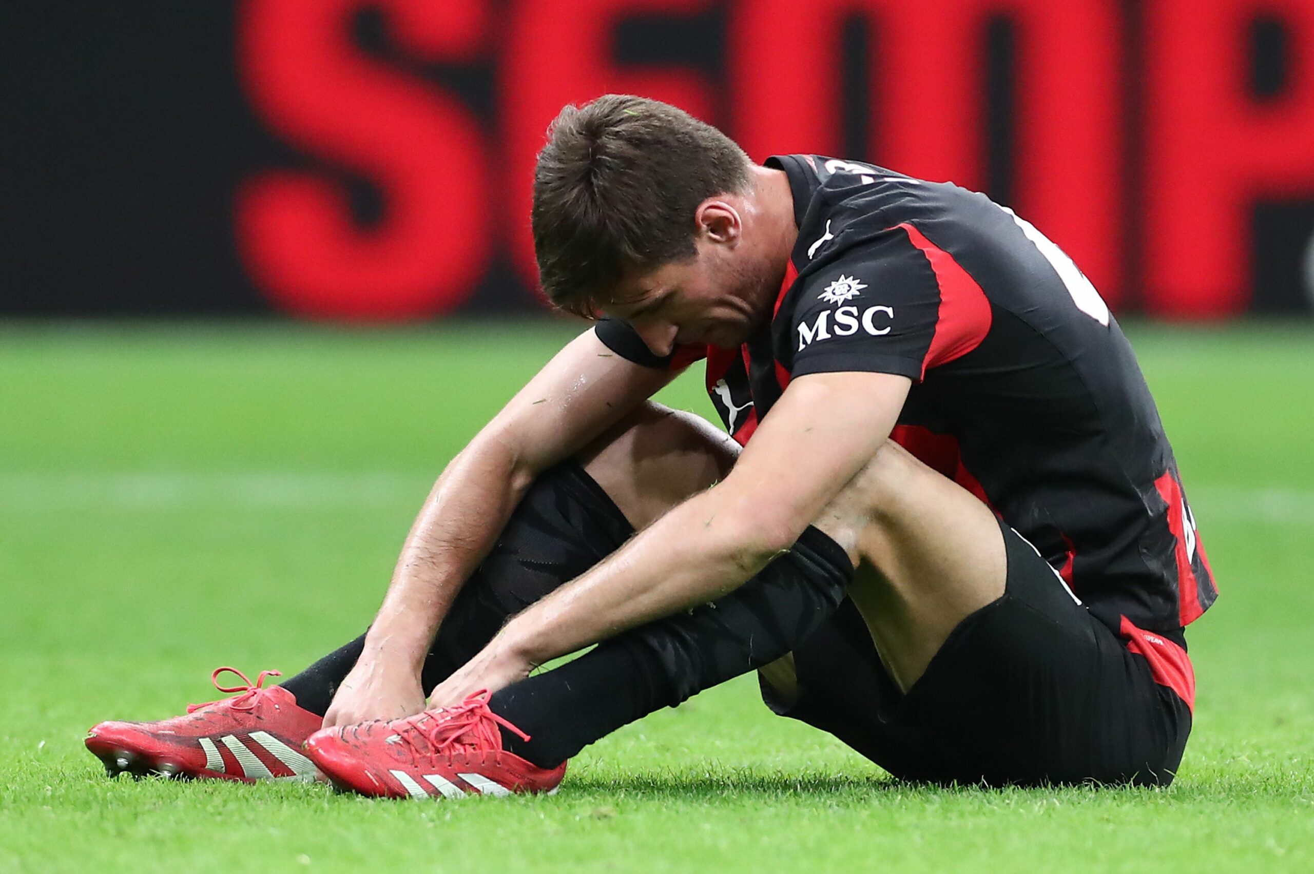 Milan, apprensione per Gabbia: esce per un infortunio al ginocchio!