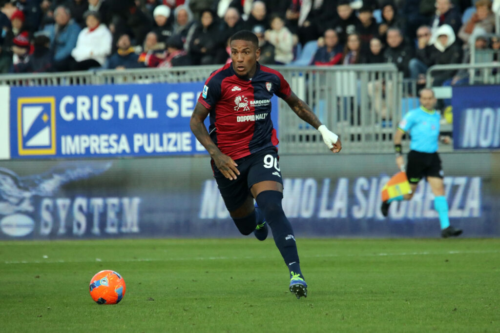 Cagliari, infortunio per Folorunsho: segna e si fa male sbattendo al palo