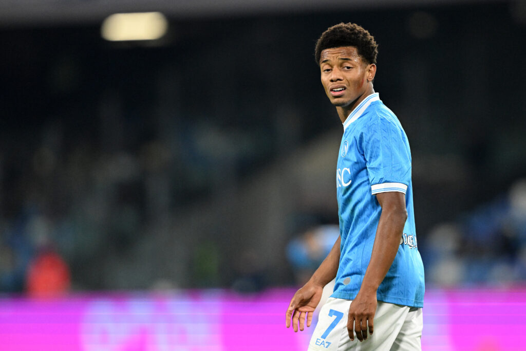 Napoli, Neres va ko contro l'Inter: problemi alla caviglia