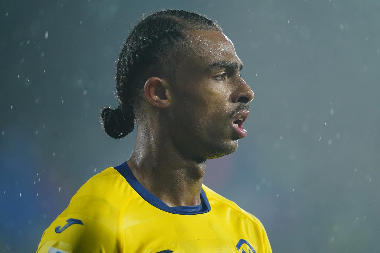 COMO, ITALY - OCTOBER 29: Armel Bella-Kotchap of Hellas Verona is seen during the Serie A match between Como 1907 and Hellas Verona FC at Giuseppe Sinigaglia Stadium on October 29, 2025 in Como, Italy. (Photo by Pier Marco Tacca/Getty Images)