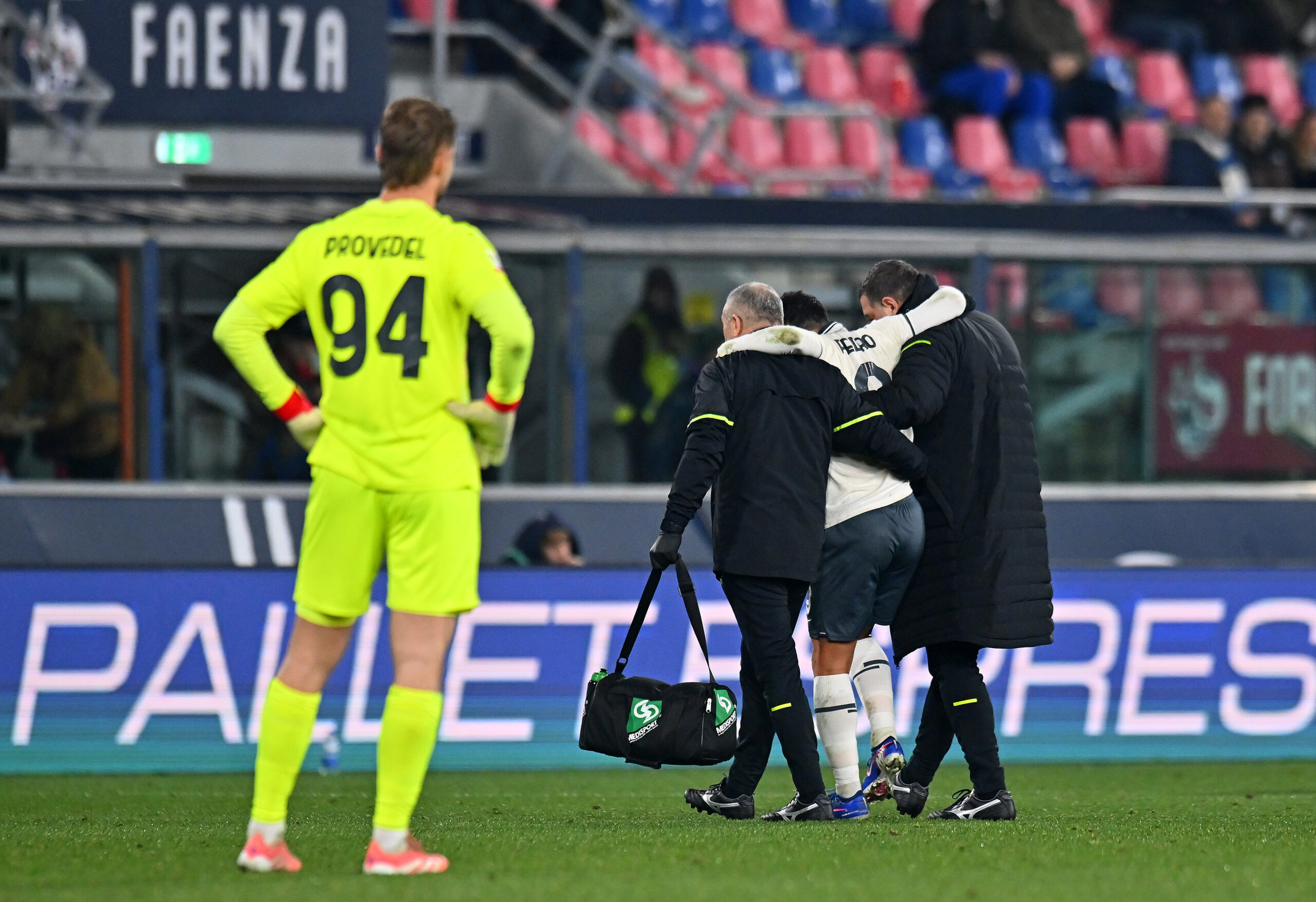 Lazio, Pedro esce zoppicando dal Dall'Ara: le sue condizioni