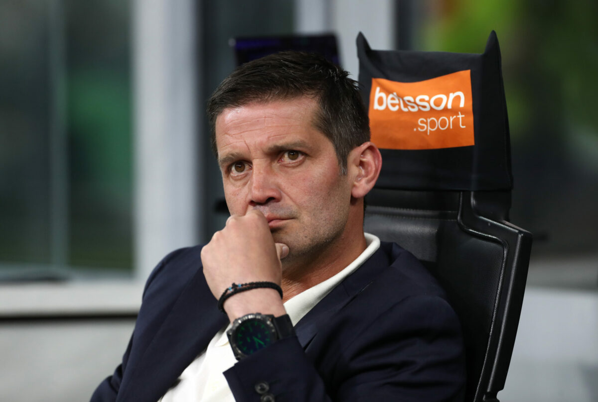 Dalla sala stampa dello Stadio Olimpico, Cristian Chivu ha presentato l'atto finale della competizione nazionale. Tra la gestione dei singoli, come il recupero di Marcus Thuram, e la tenuta psicologica del gruppo dopo i festeggiamenti per il campionato, ecco le parole del tecnico nerazzurro. Resettare il successo di sabato “Sono due partite diverse, ci sono insidie quando fai sfide ravvicinate con la stessa squadra. Magari pensi che fosse semplice fare come sabato, o loro che trovano qualche motivazione in più. Dobbiamo essere umili e avere l'atteggiamento giusto, consapevoli che ci siamo meritati lo Scudetto e di essere arrivati in fondo alla Coppa Italia, che vogliamo onorare al meglio”. Le condizioni di Marcus Thuram “Thuram sta meglio, oggi si è allenato con noi. Domani avremo un altro giorno per valutarlo e capire se potrà partire dall'inizio o a gara in corso”. L'umiltà come segreto del successo “Il merito è dei ragazzi. Quando accettiamo con umiltà di voler migliorare, è tutto merito loro. Dobbiamo solo fare attenzione a non esagerare con pensieri e atteggiamenti, ma abbiamo valori importanti. La gestione delle sconfitte quest'anno è stata fatta bene perché il gruppo ha saputo reagire subito”. La chiave mentale per la Finale “Cosa servirà domani? Non avere l'ossessione. Ci siamo meritati tutto fin qui e dobbiamo avere la stessa lucidità mantenuta fino ad ora. Sereni, col sorriso sulle labbra, entrando in campo per fare determinate cose ma con la voglia di divertirsi e senza perdere entusiasmo e umiltà”.